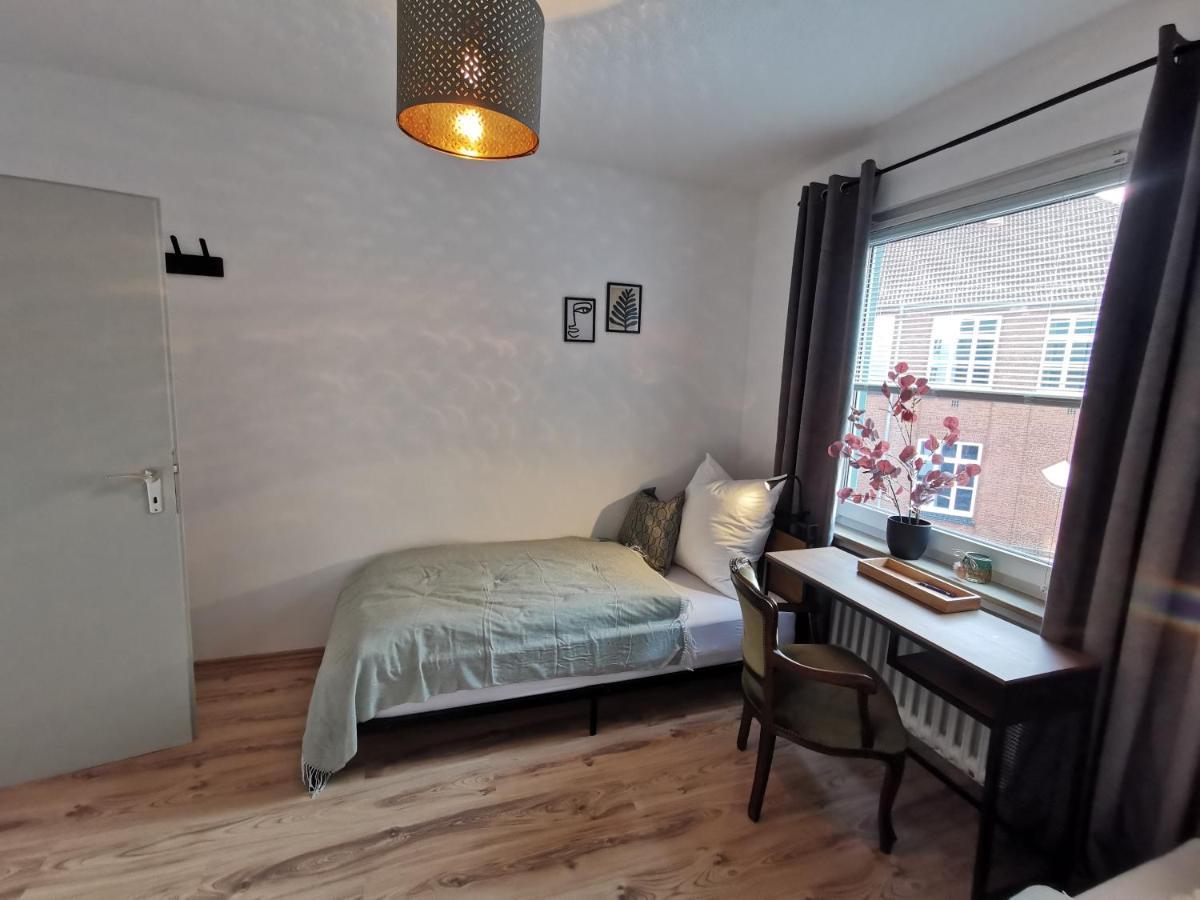 Up Wulkje21 Neu Renovierte Wohnung Mit Pkw Stellplatz Emden Dış mekan fotoğraf